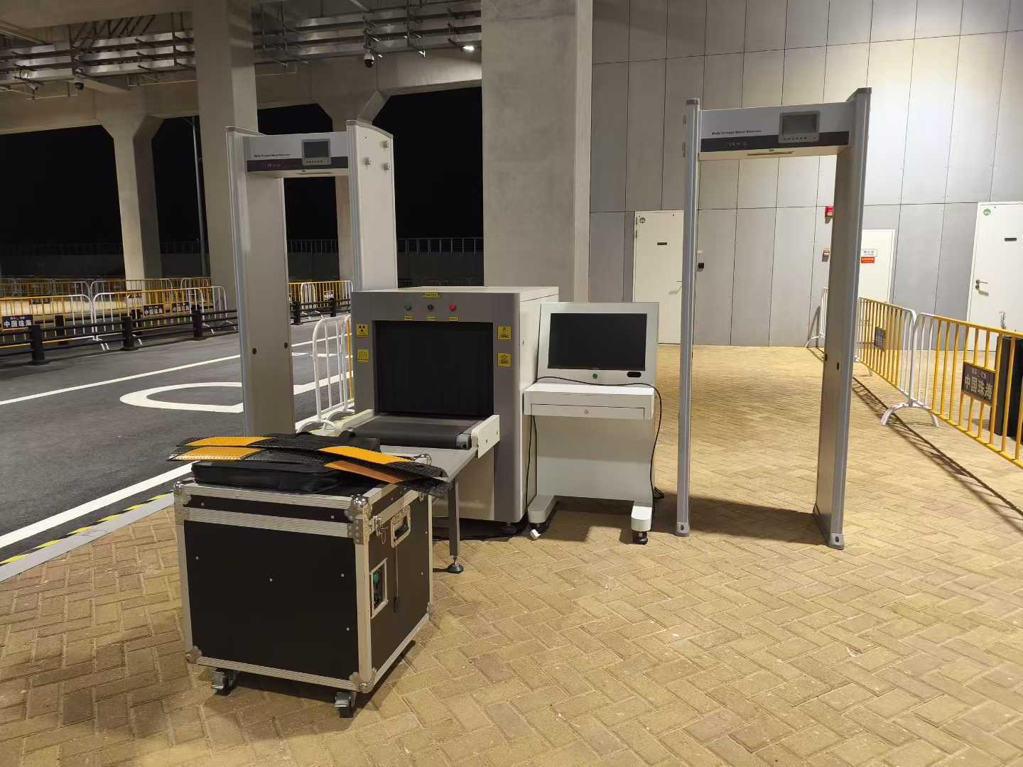 港珠澳大桥的车底检查系统