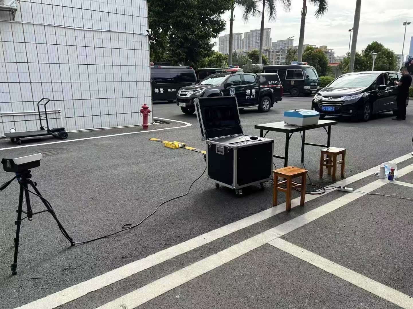 港珠澳大桥的车底检查系统