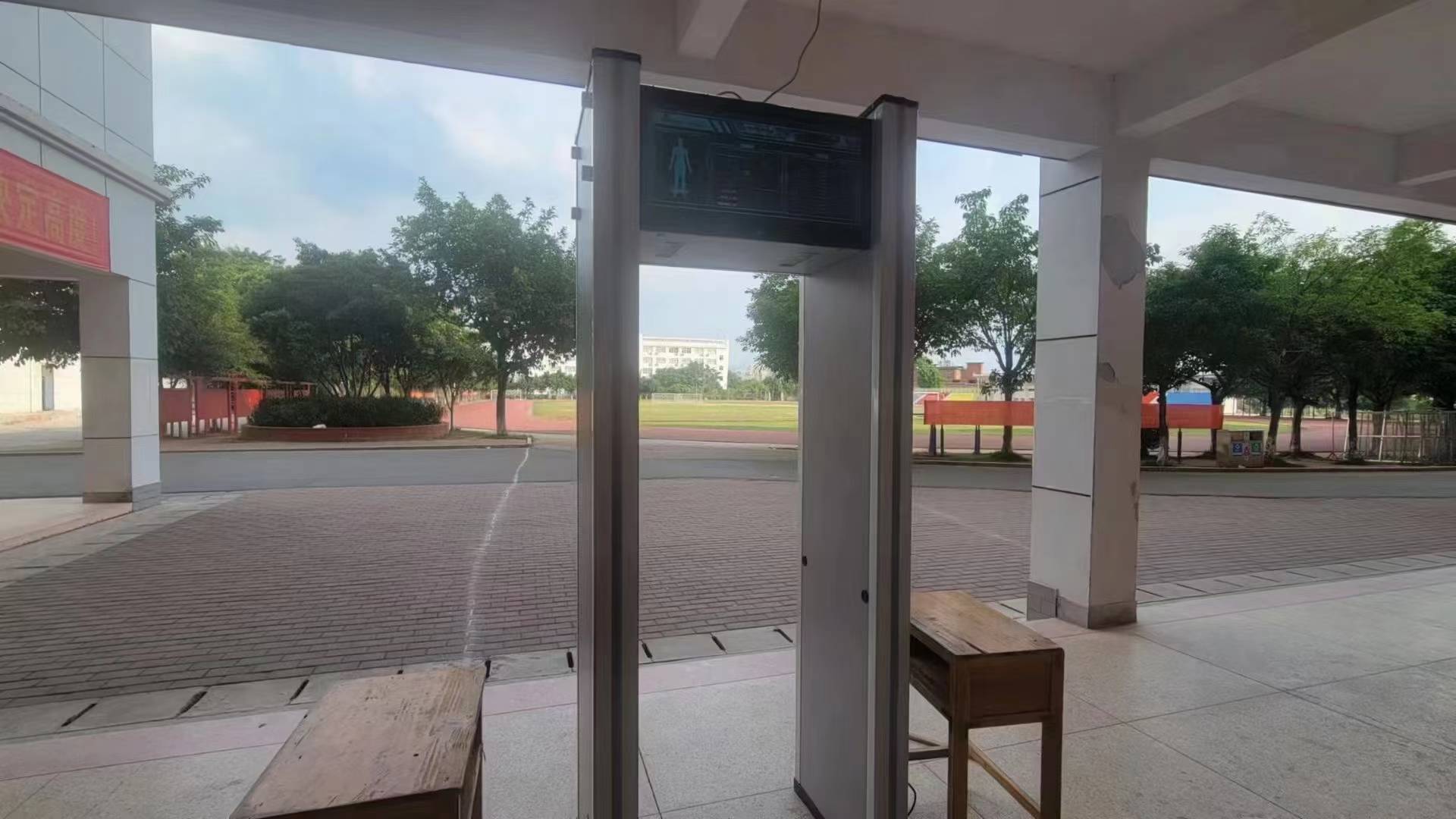 2023年江西省兴国中学高考安检现场