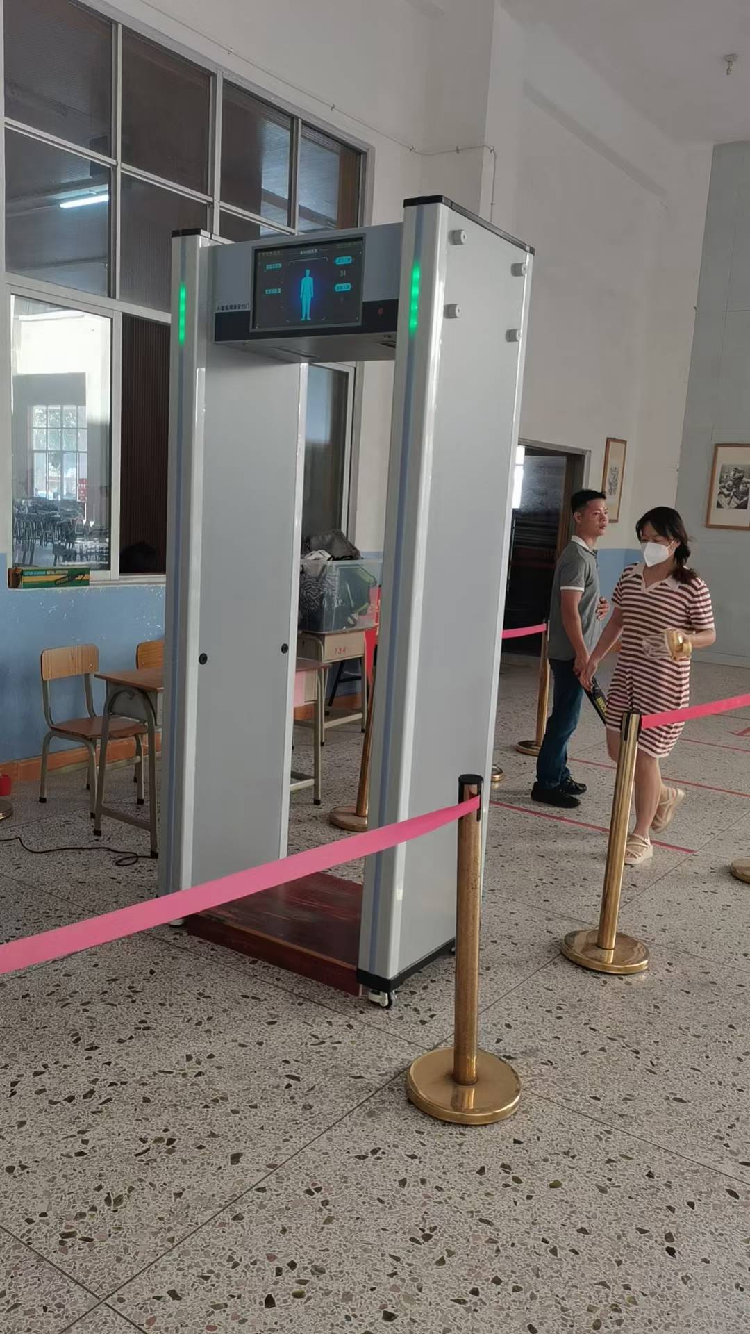 2023年江西省兴国中学高考安检现场