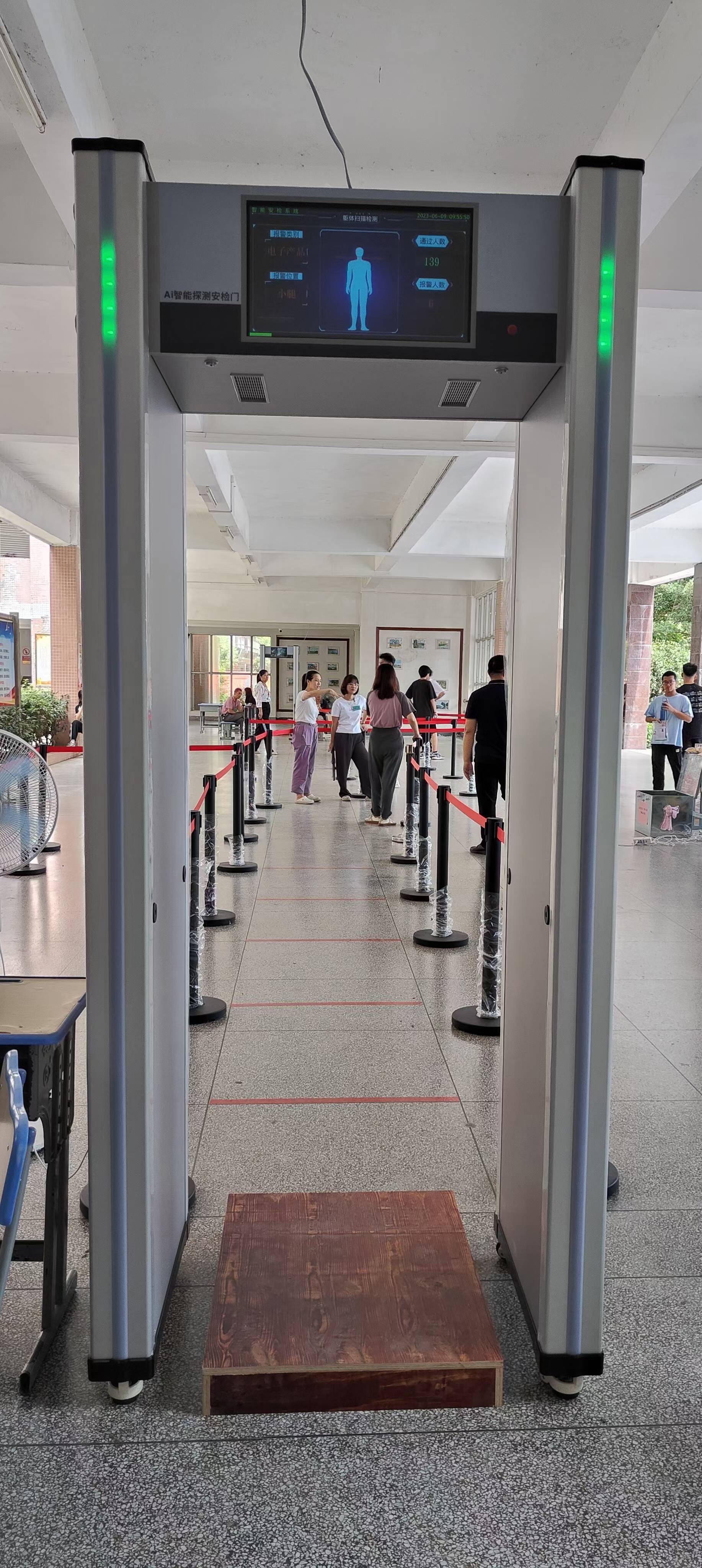 2023年江西省兴国中学高考安检现场