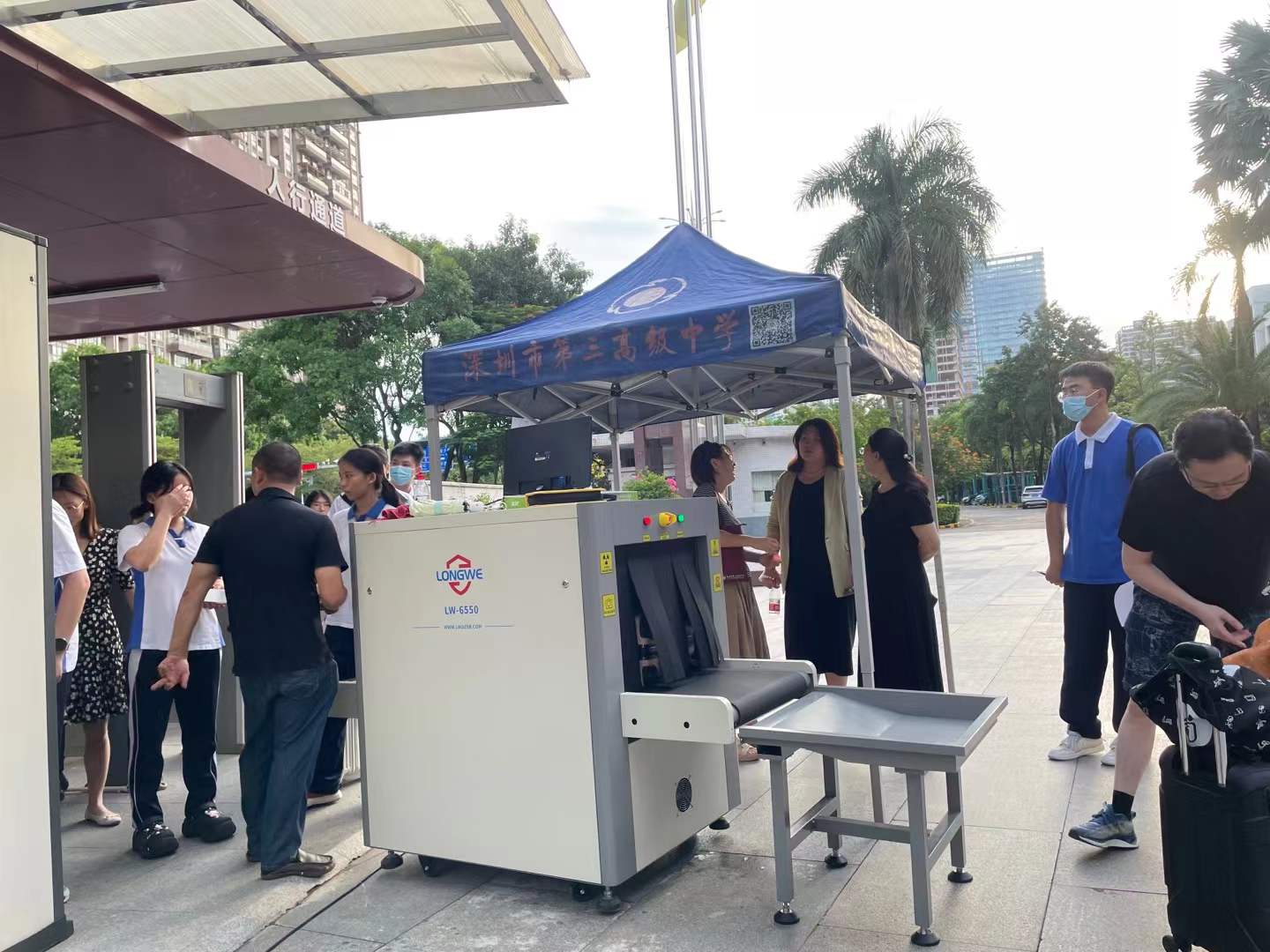 2023年 深圳市第三高级中学安检现场