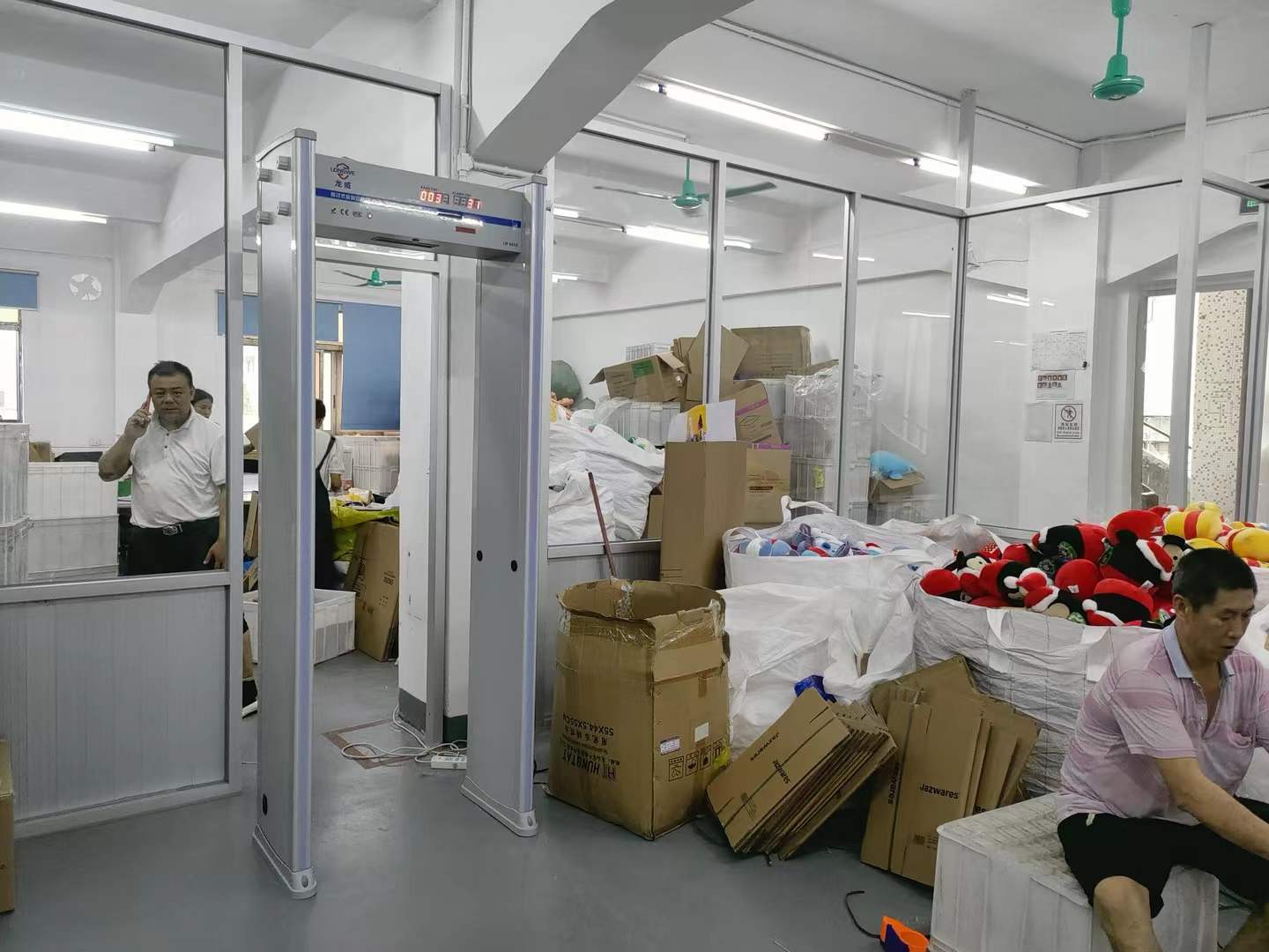 2023年 东莞某出口玩具厂安装一批“龙威”金属安检门