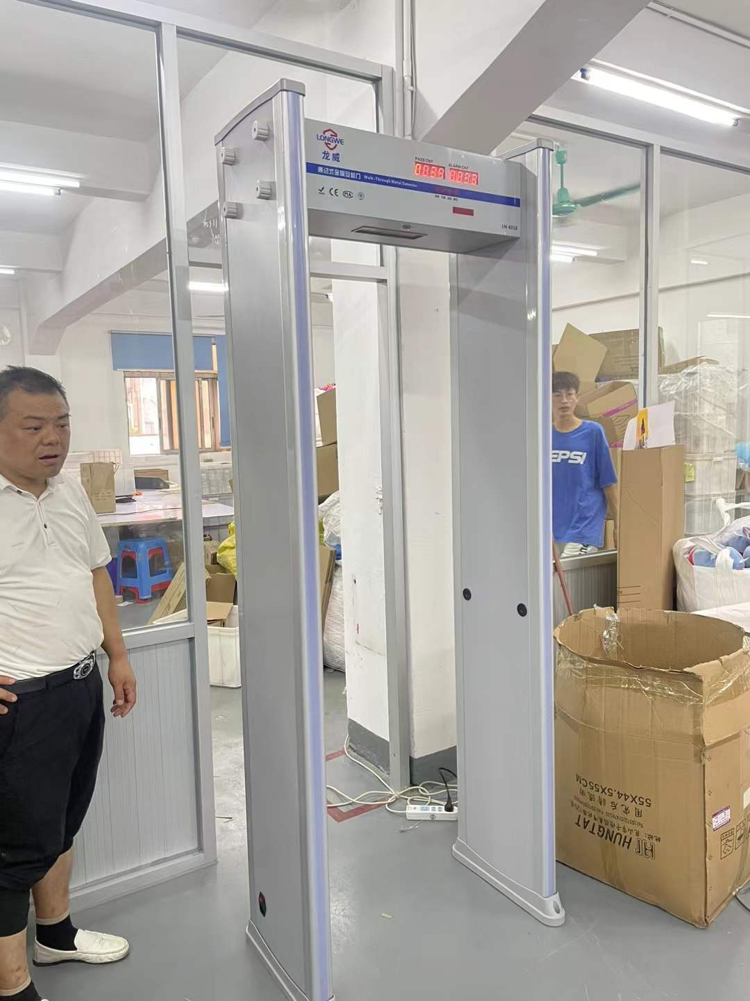 2023年 东莞某出口玩具厂安装一批“龙威”金属安检门