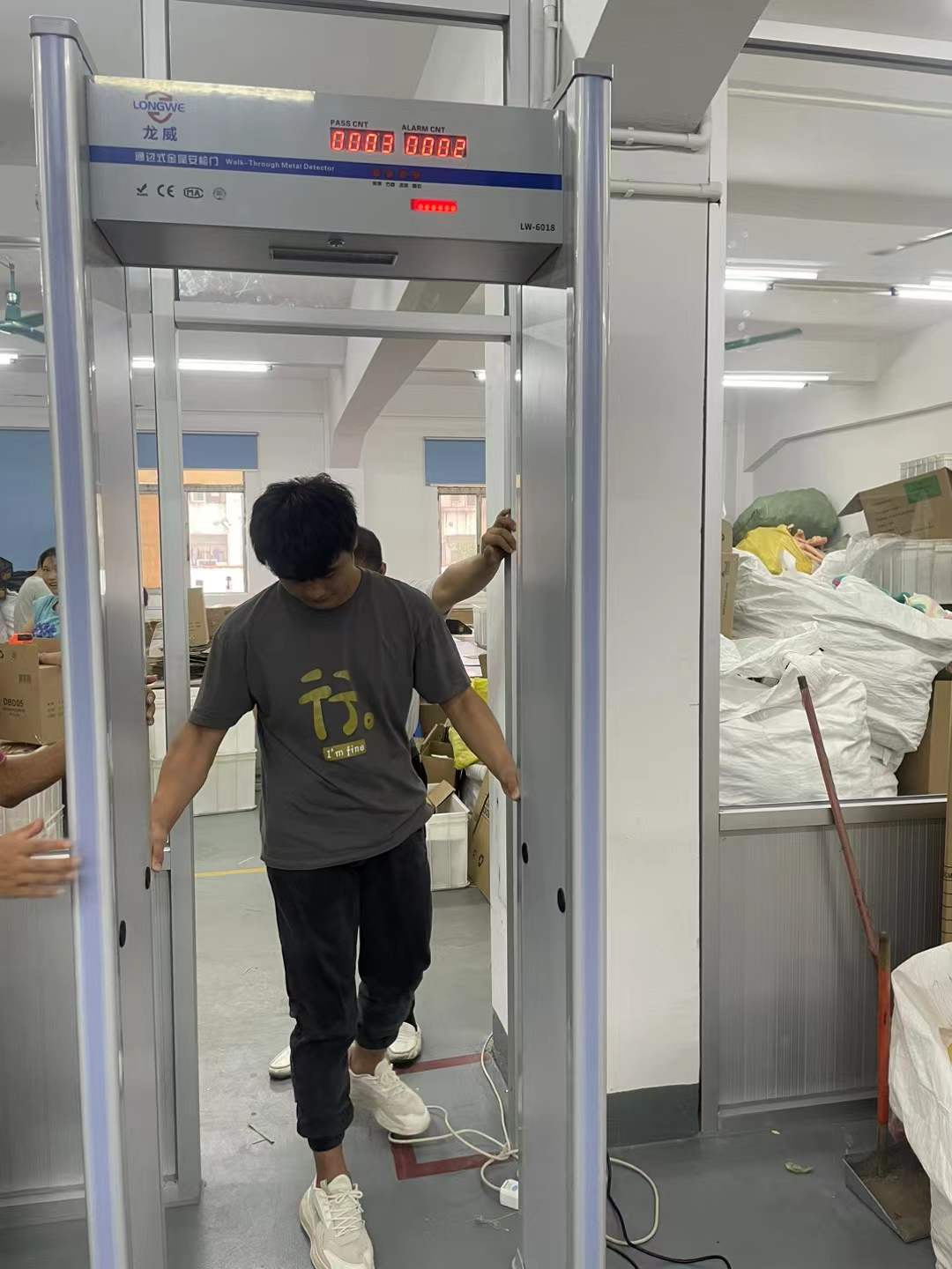 2023年 东莞某出口玩具厂安装一批“龙威”金属安检门