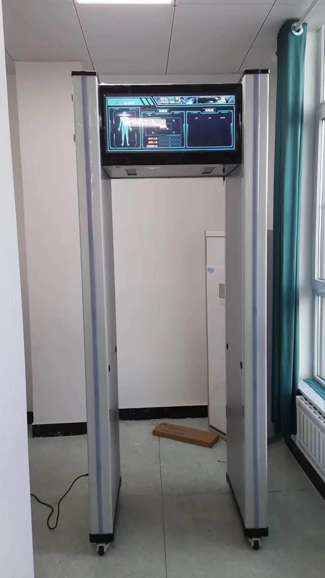 2023年11月  山东部队使用手机安检门