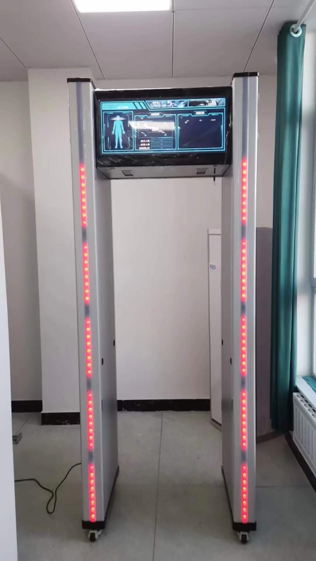 2023年11月  山东部队使用手机安检门