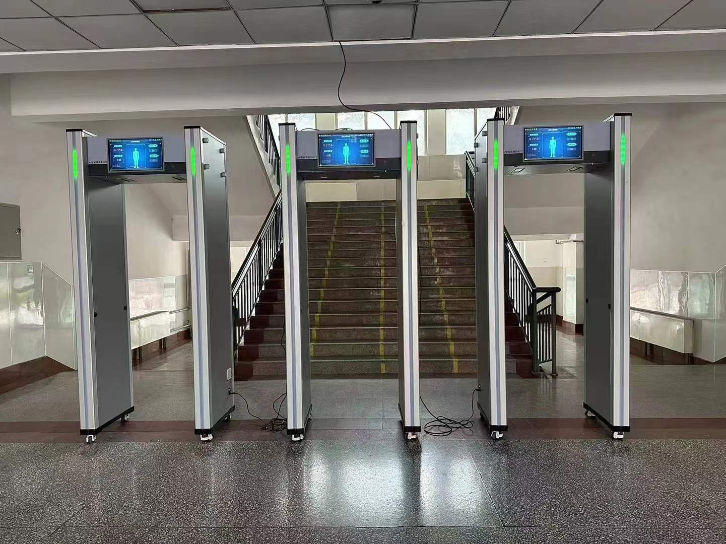 2023年12月    各大高校考研安检现场