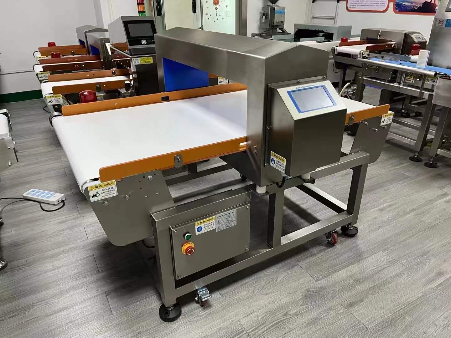 2024年6月   水产食品生产客户，“龙威”金检机安装调试