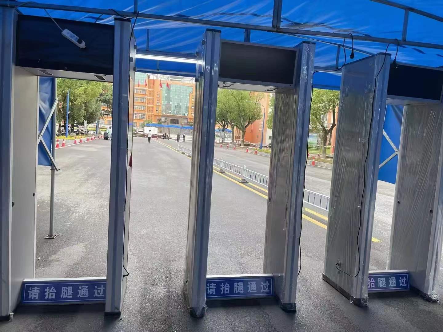 2024年6月  “龙威”依旧参与高考安检，预祝莘莘学子们金榜题名