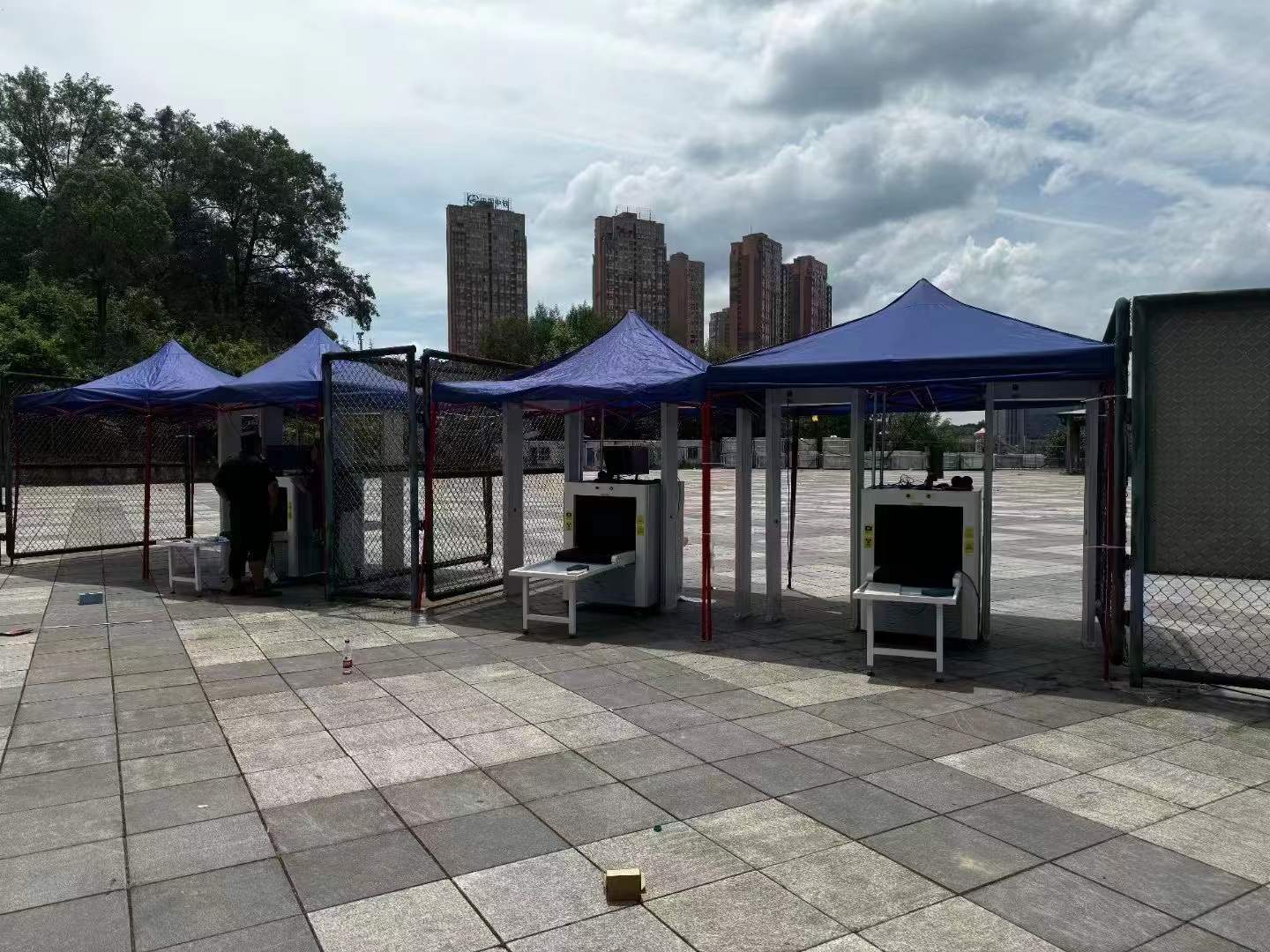 2024年9月 贵阳奥体中心，安检设备安装到位