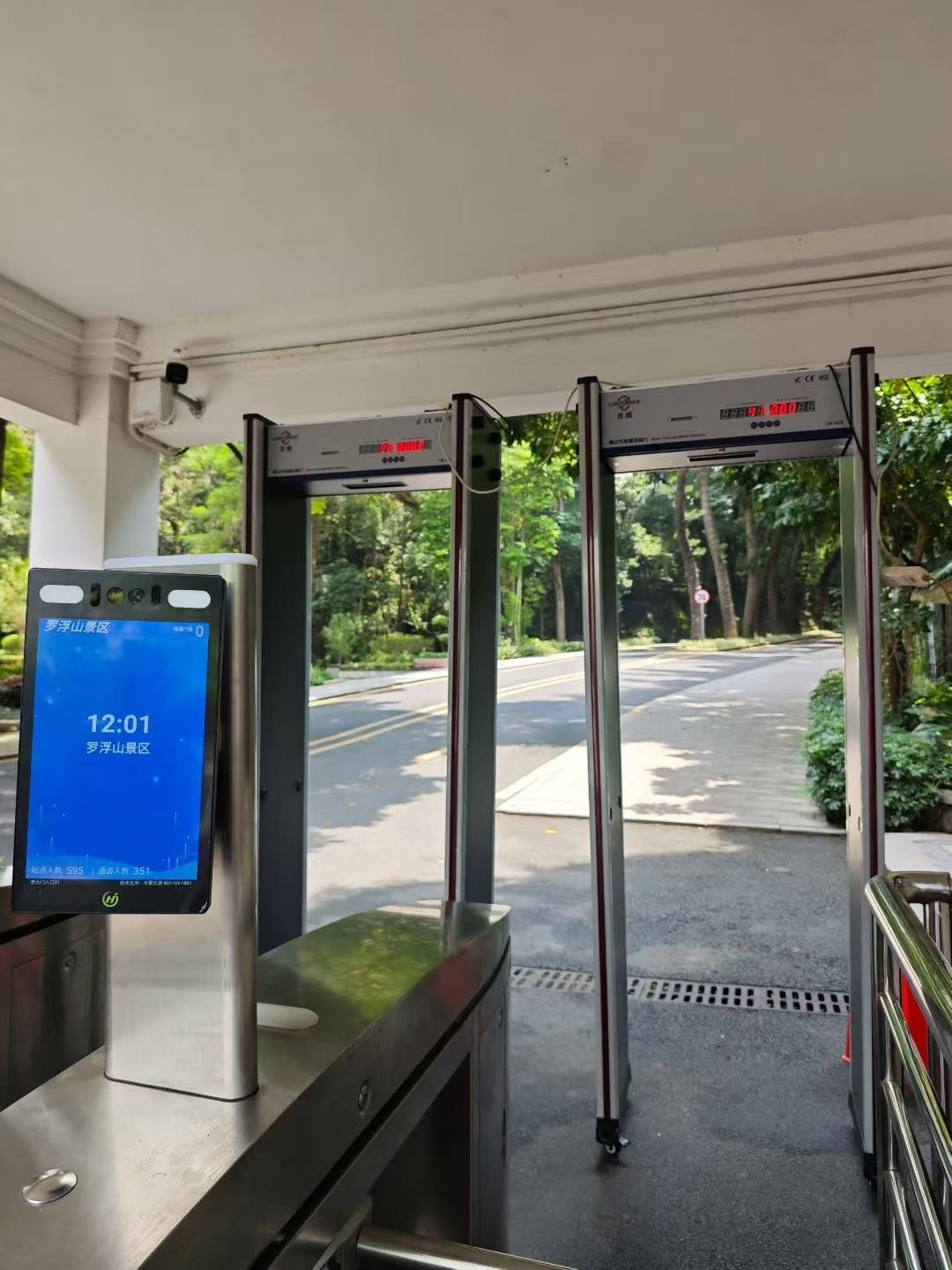 2025年 7月广东罗浮山风景区安检门安装验收完成
