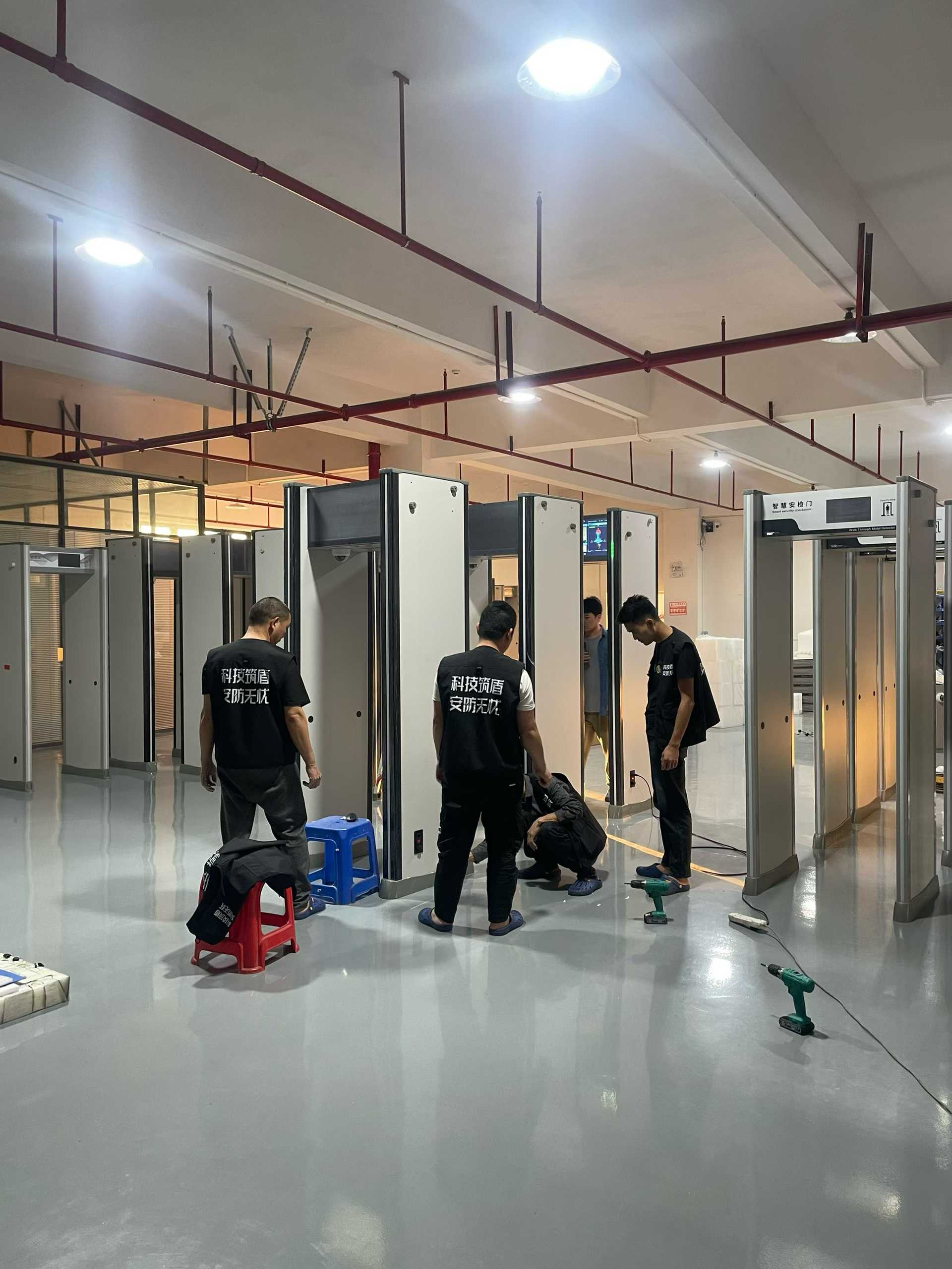 2025年 12月某大学英语四六级考试安检门，安装验收完成